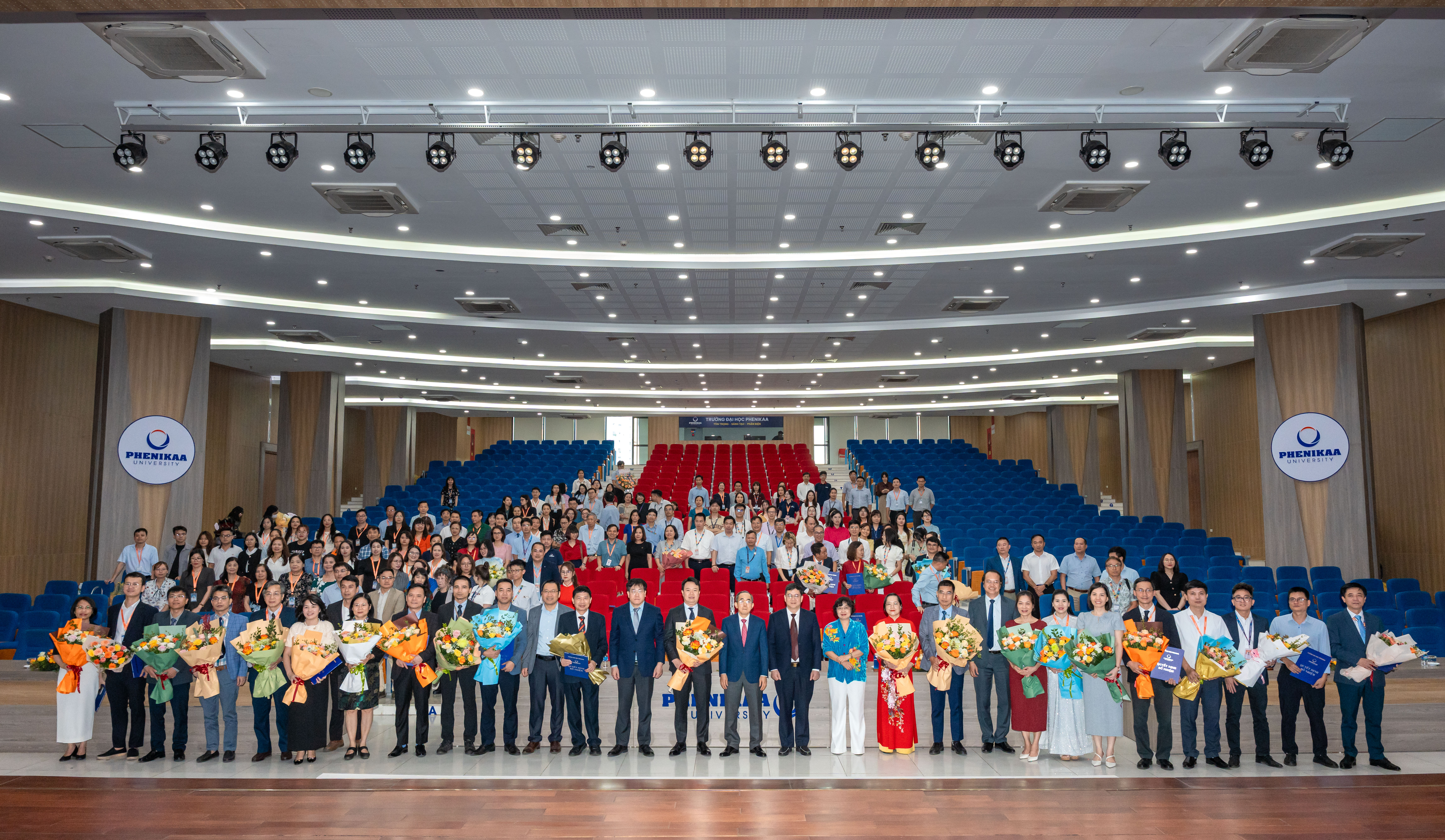 Đại học Phenikaa công bố và trao quyết định bổ nhiệm lãnh đạo, cán bộ quản lý các trường trực thuộc
