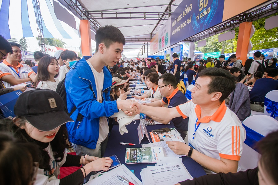 School tour ngày 22,23,24/4 tới các trường THPT tại Hà Nội